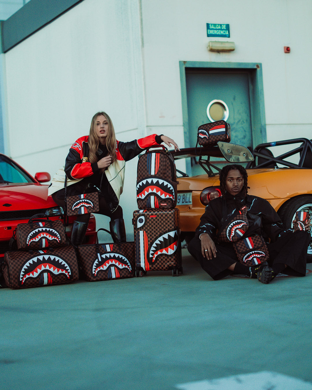 SHARKS IN PARIS GT TOTE